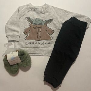 Star Wars Sweatshirt Pants Bootie Set Size 6-9 sweatshirt and pants, 0-3 booties